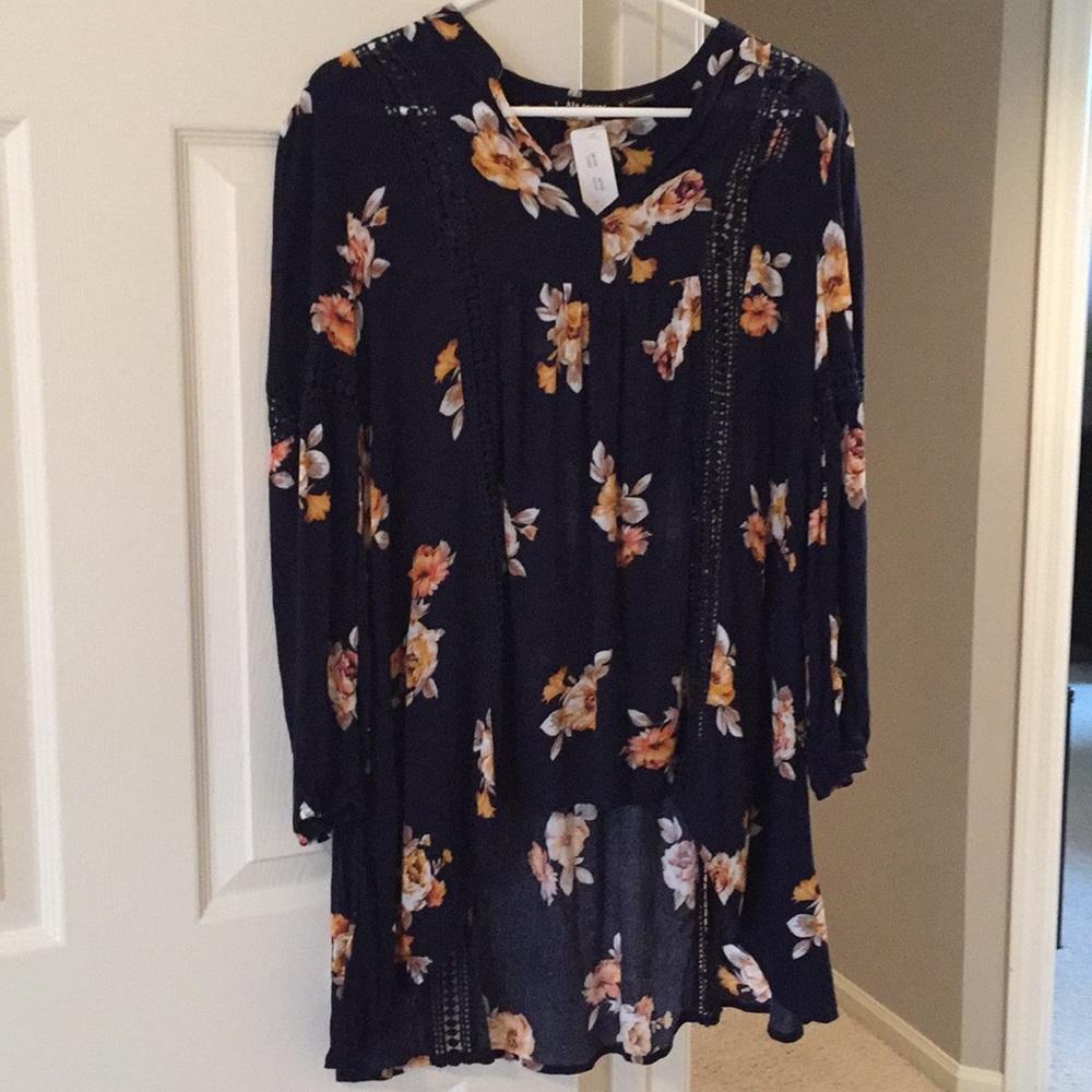 Women’s navy spring floral blouse. Longer in back